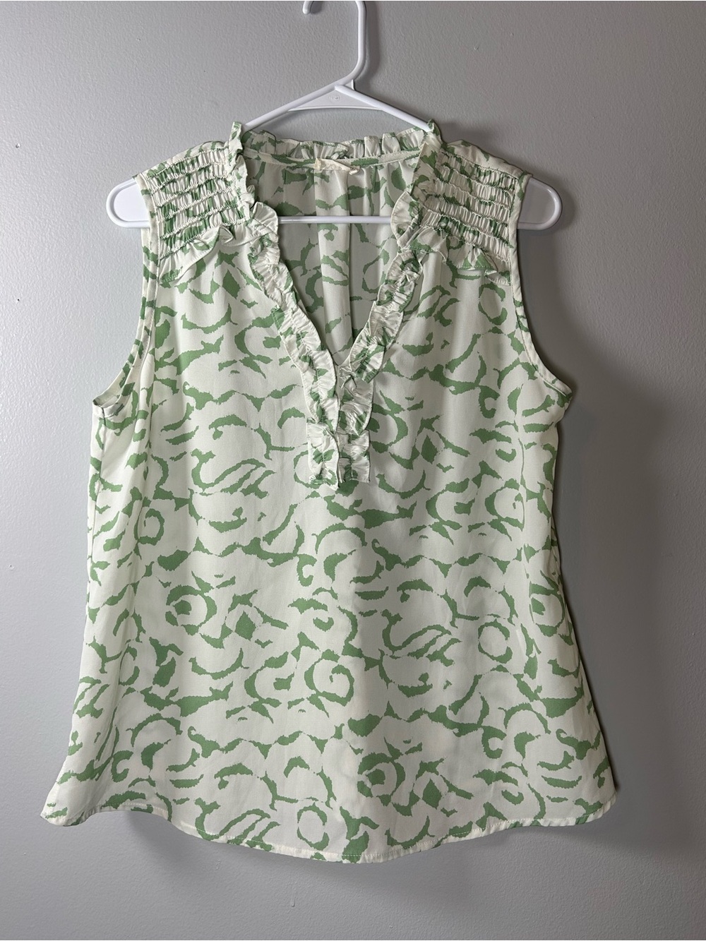 Kori Flowy Blouse Women's Small Green Ruffle VNeck  Sleeveless Pullover Romantic